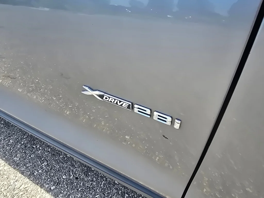 Used 2017 Space Gray Metallic BMW xDrive28i image 10