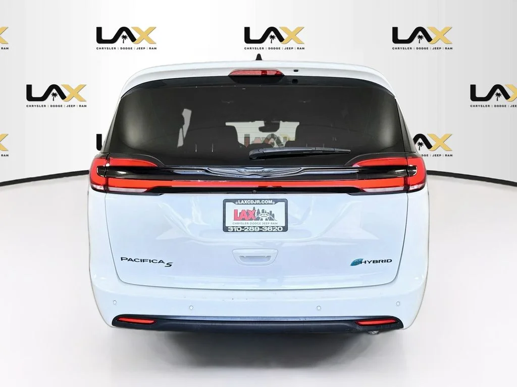 Used 2023 White Chrysler Touring L image 6