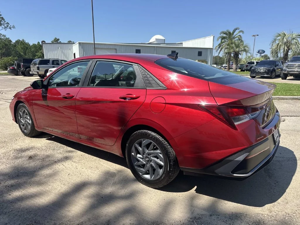 Used 2024 Red Hyundai SEL image 10
