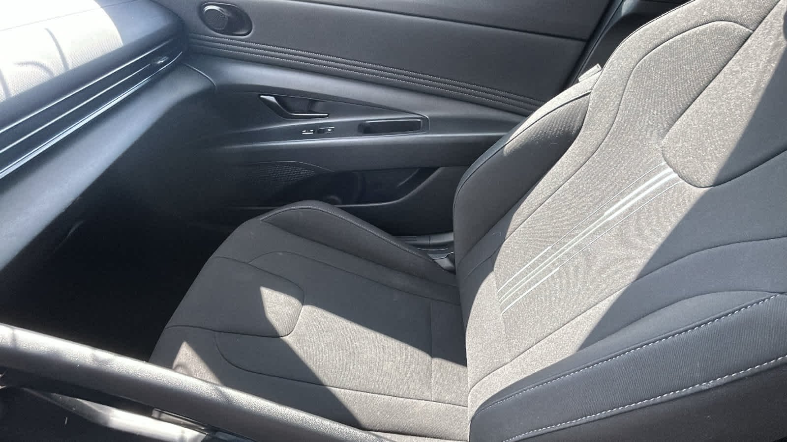 Used 2025 Abyss Black Hyundai SEL Sport image 11