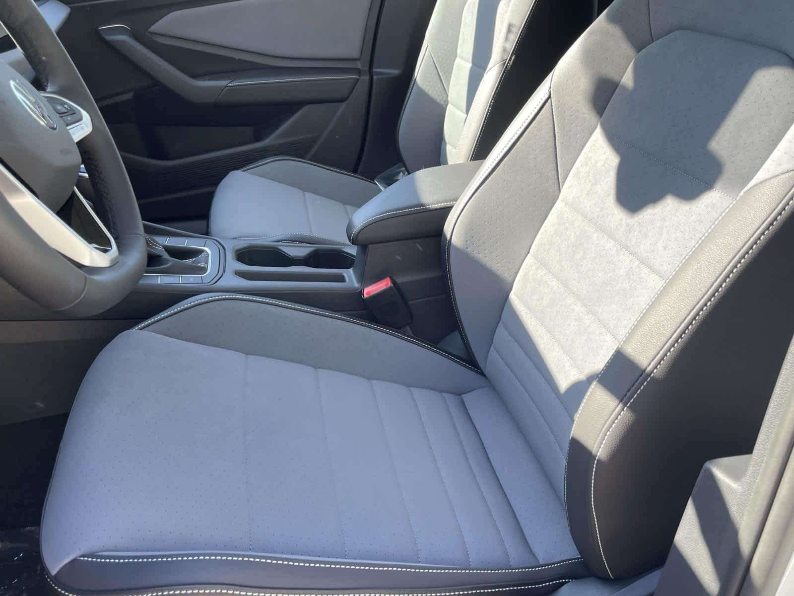 New 2026 Opal White Pearl Volkswagen SE image 11