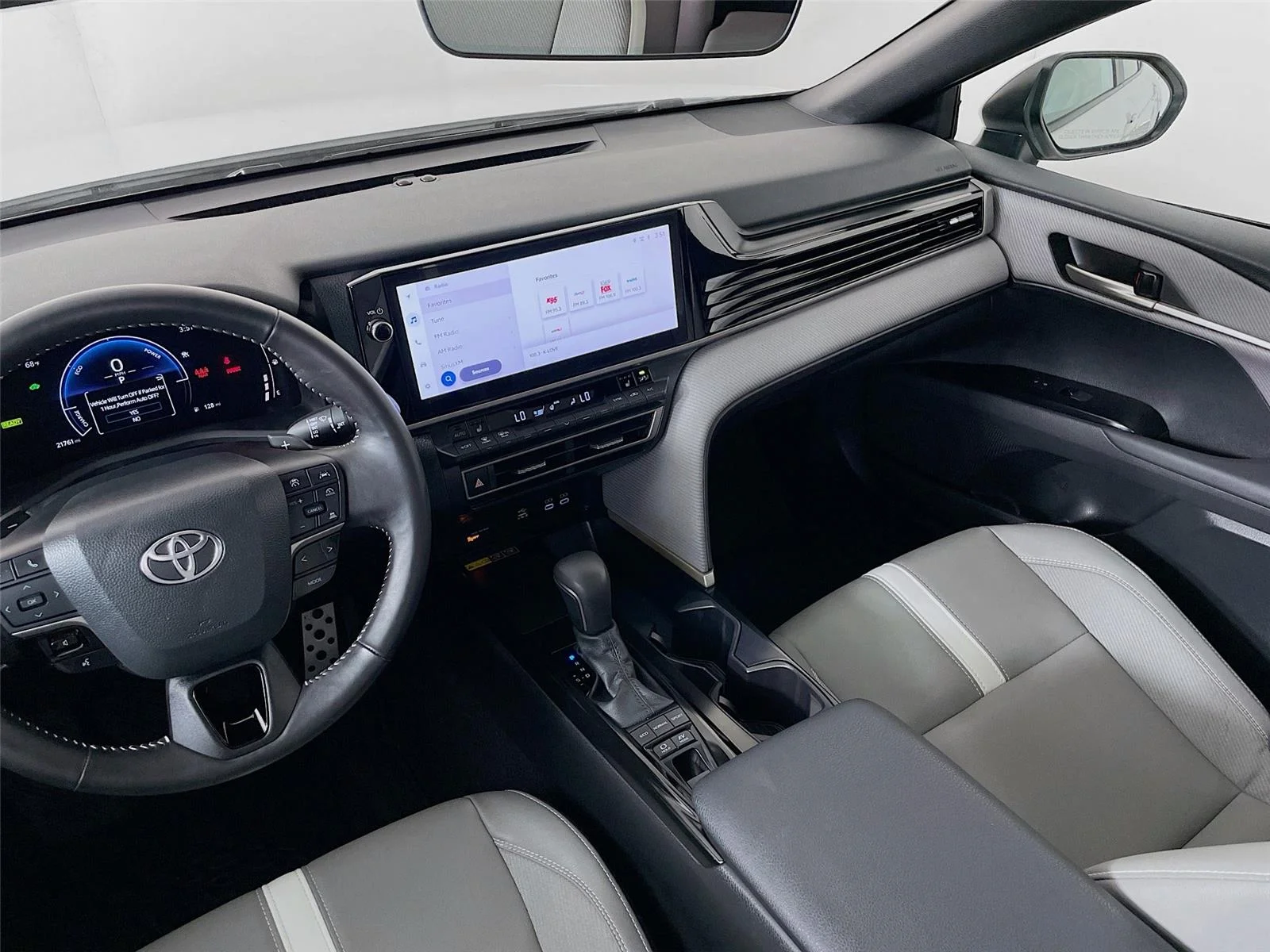 Used 2025 Ice Cap Toyota SE image 26