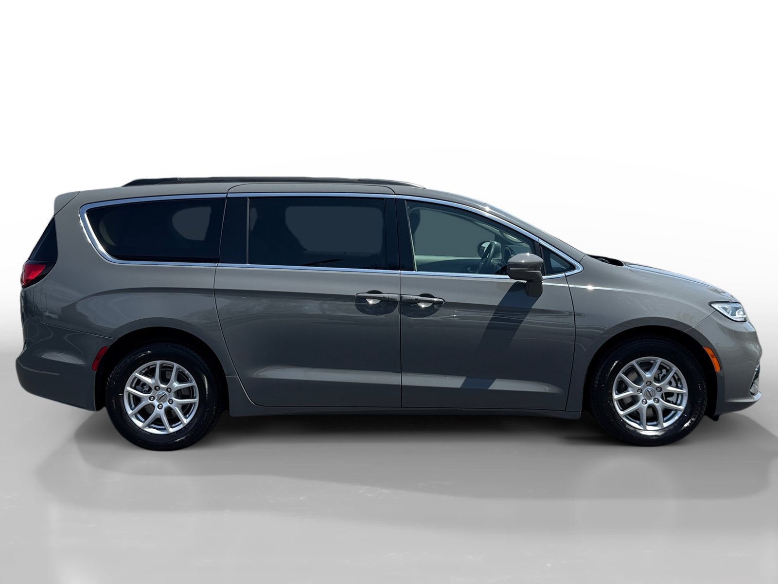 Used 2022 Ceramic Gray Clearcoat Chrysler Touring L image 6