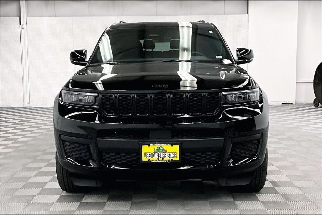 Used 2025 Diamond Black Crystal Pearlcoat Jeep Altitude X image 4