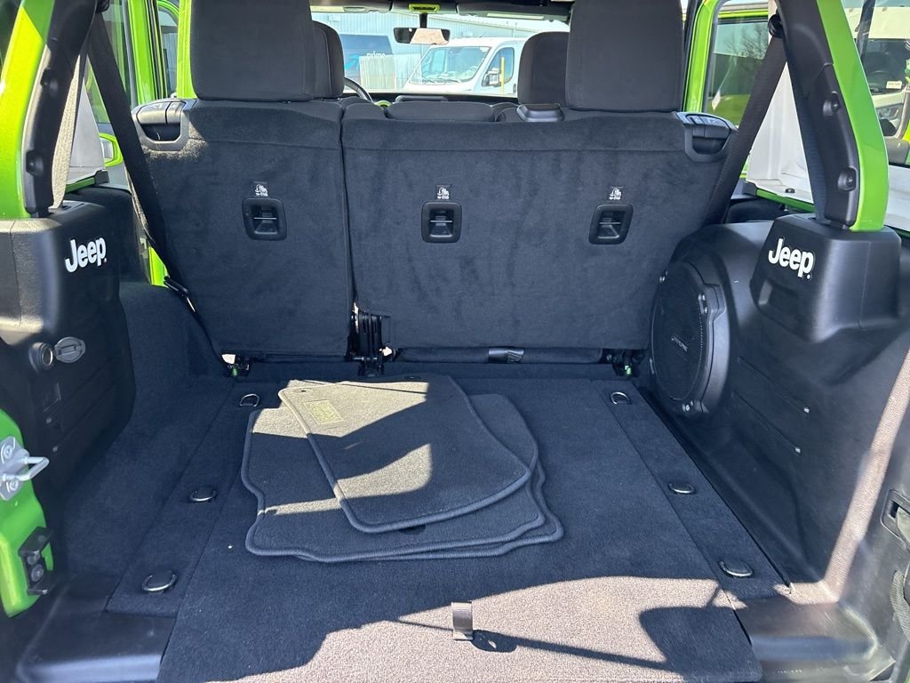 Used 2019 Green Jeep Unlimited Sahara image 22