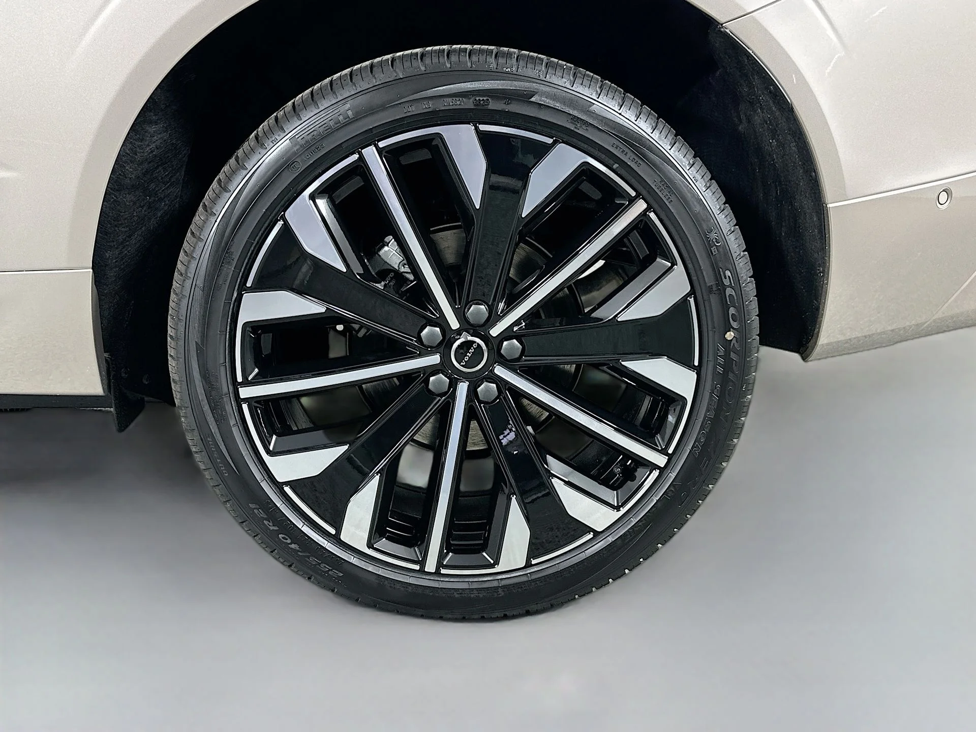 New 2026 Bright Dusk Volvo Ultra image 32