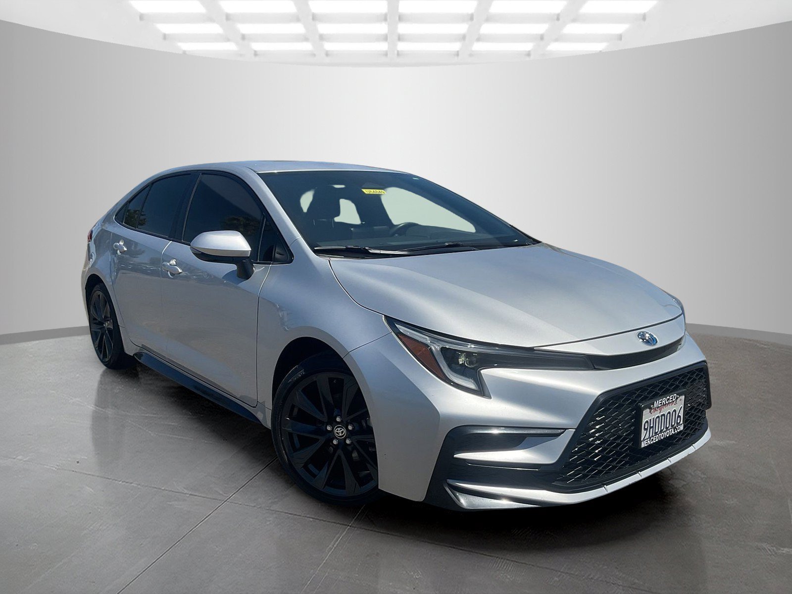 Certified Used 2023 Classic Silver Metallic Toyota SE image 7