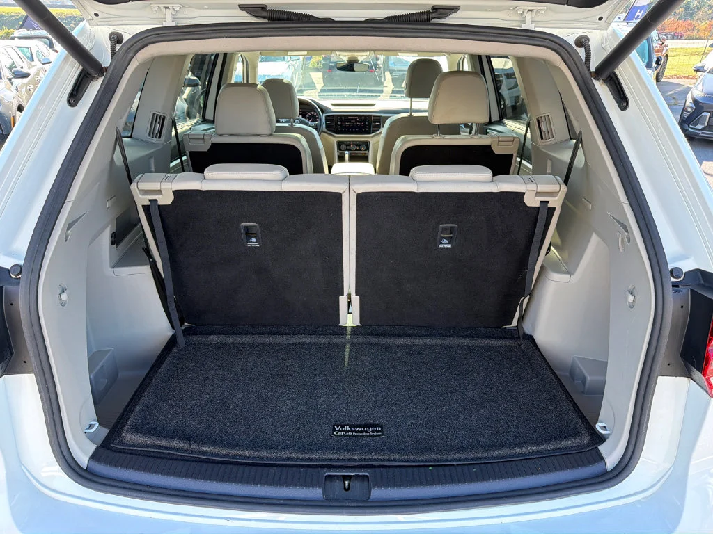 Used 2019 White Volkswagen SEL image 18