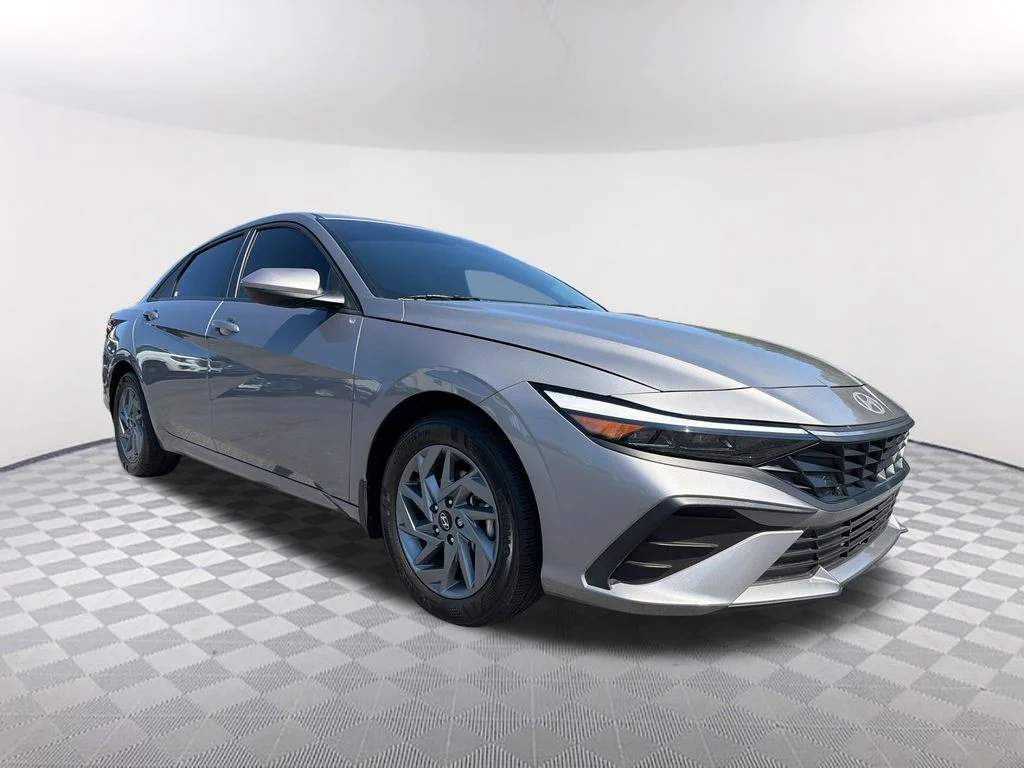 Used 2025 Silver Hyundai Blue image 3