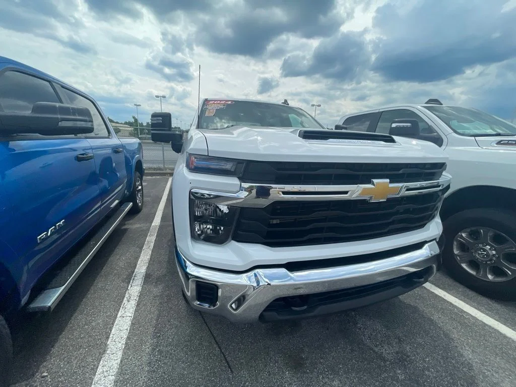 Used 2024 White Chevrolet LT image 5
