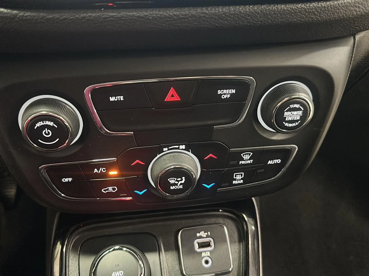 Used 2019 White Clearcoat Jeep Altitude image 24