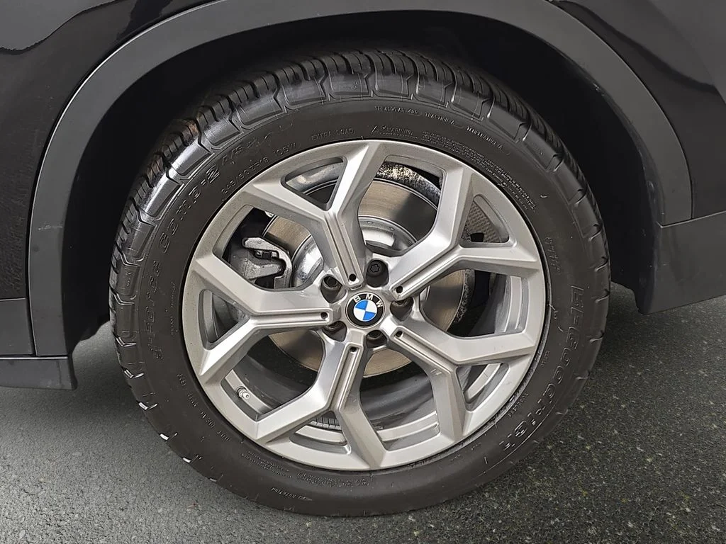 Used 2023 Black Sapphire Metallic BMW xDrive30i image 38
