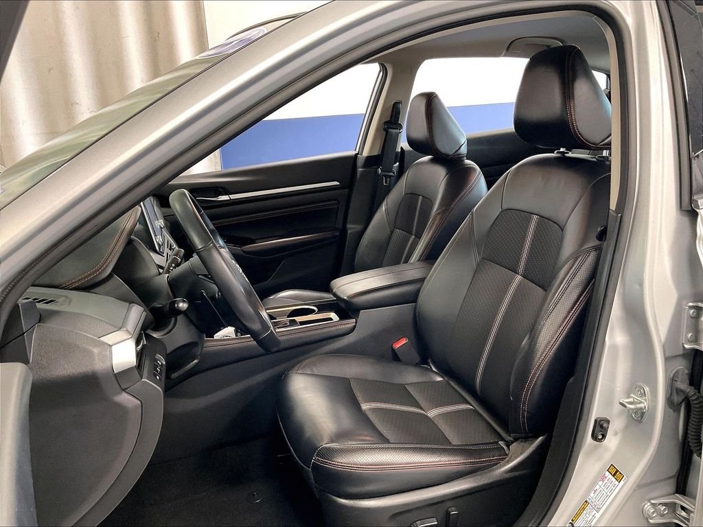 Used 2023 Silver Nissan 2.5 SR image 10