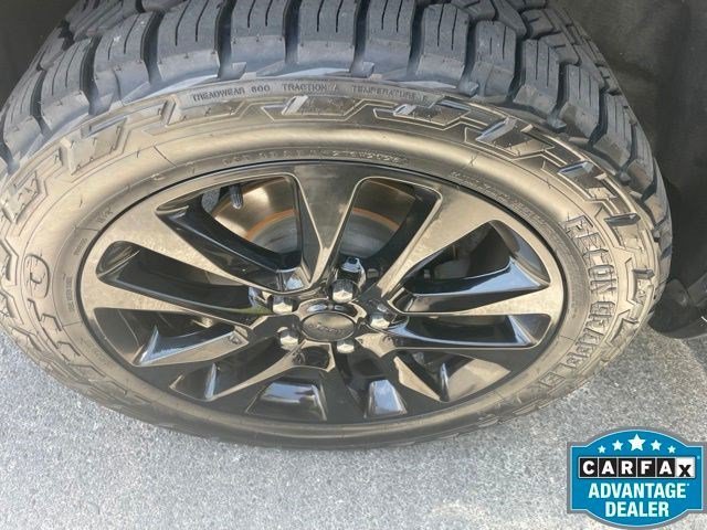 Used 2018 Diamond Black Crystal Pearlcoat Jeep Altitude image 25