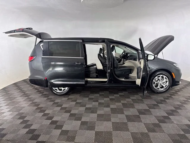 Used 2023 Black Chrysler Limited image 25
