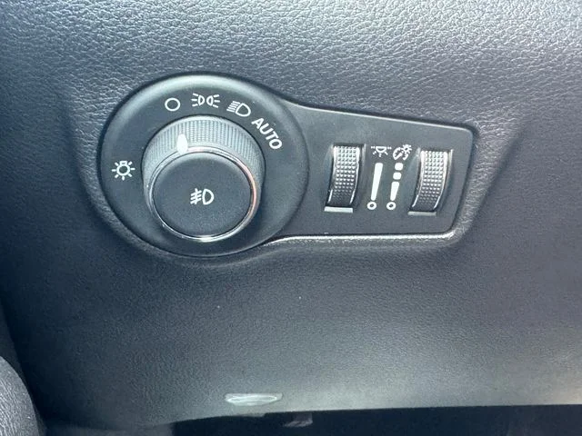 Certified Used 2024 White Jeep Latitude image 23