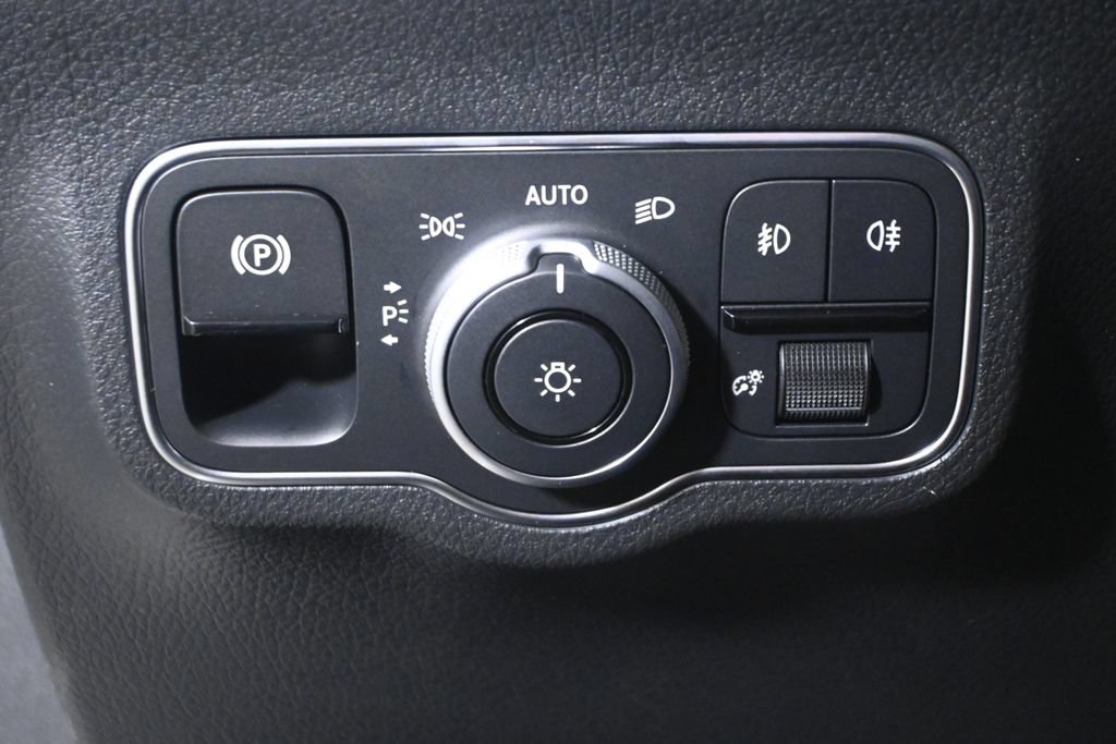New 2026 Polar White Mercedes-Benz GLA 250 image 63