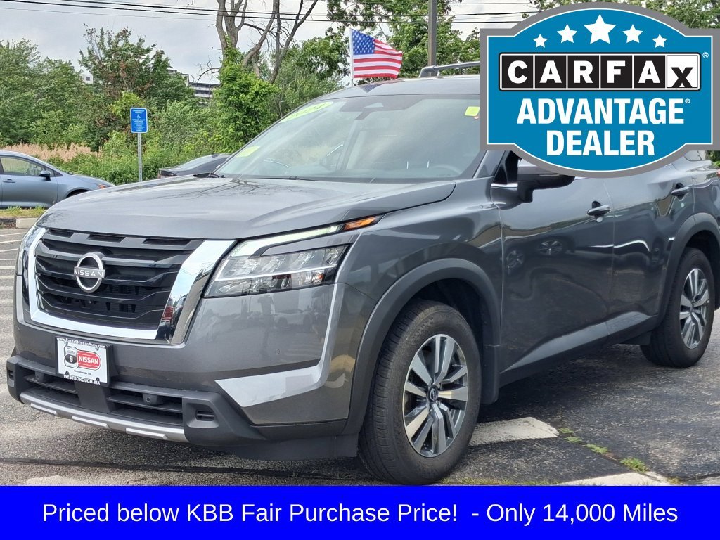 Used 2024 Gray Nissan SL image 4