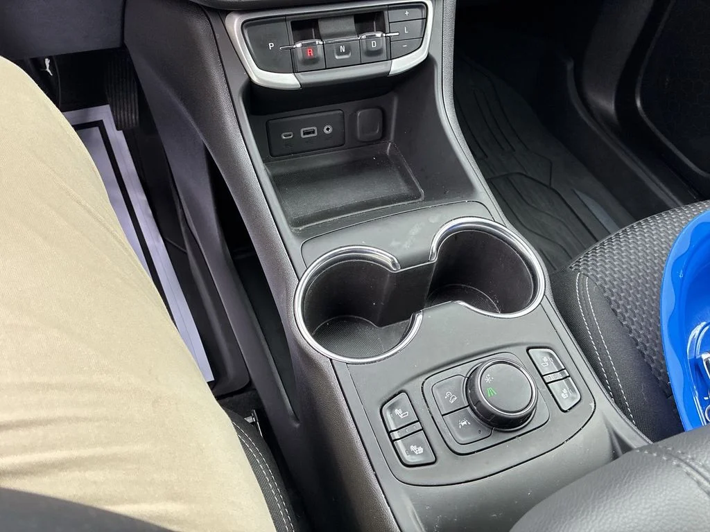 Used 2024 White GMC SLE image 18