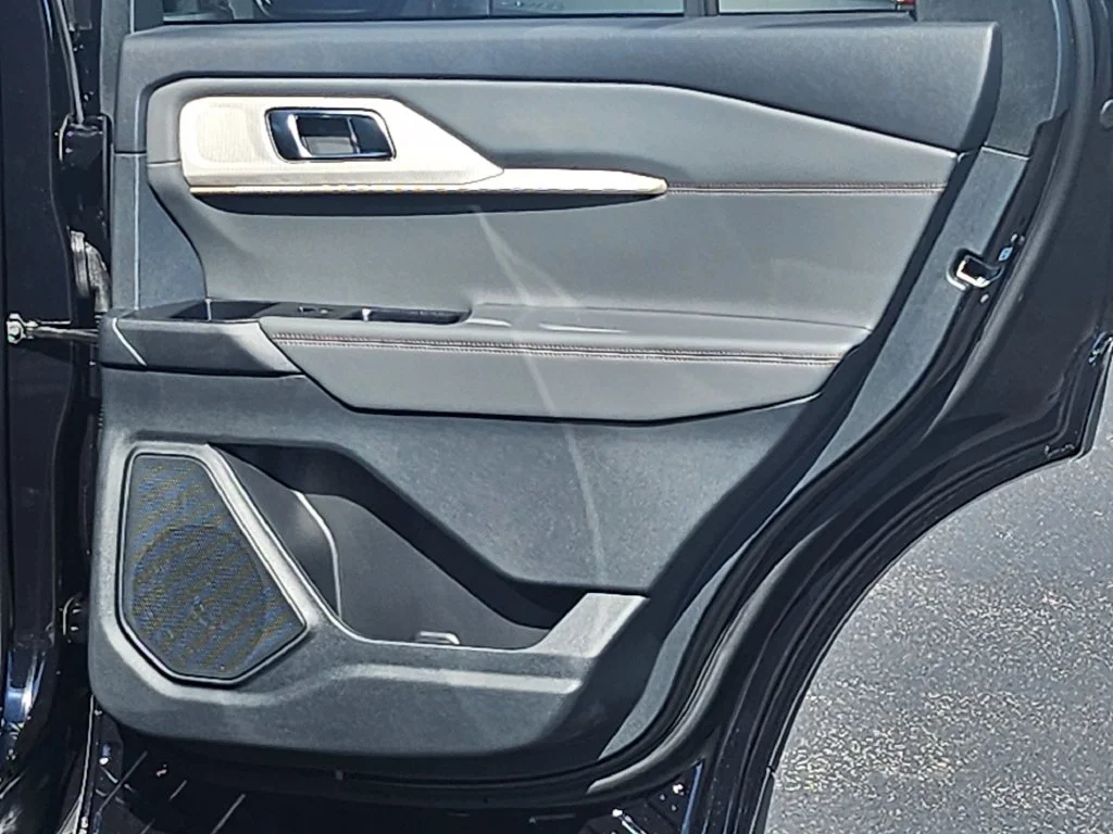 New 2027 Agate Black Metallic Ford Active image 36