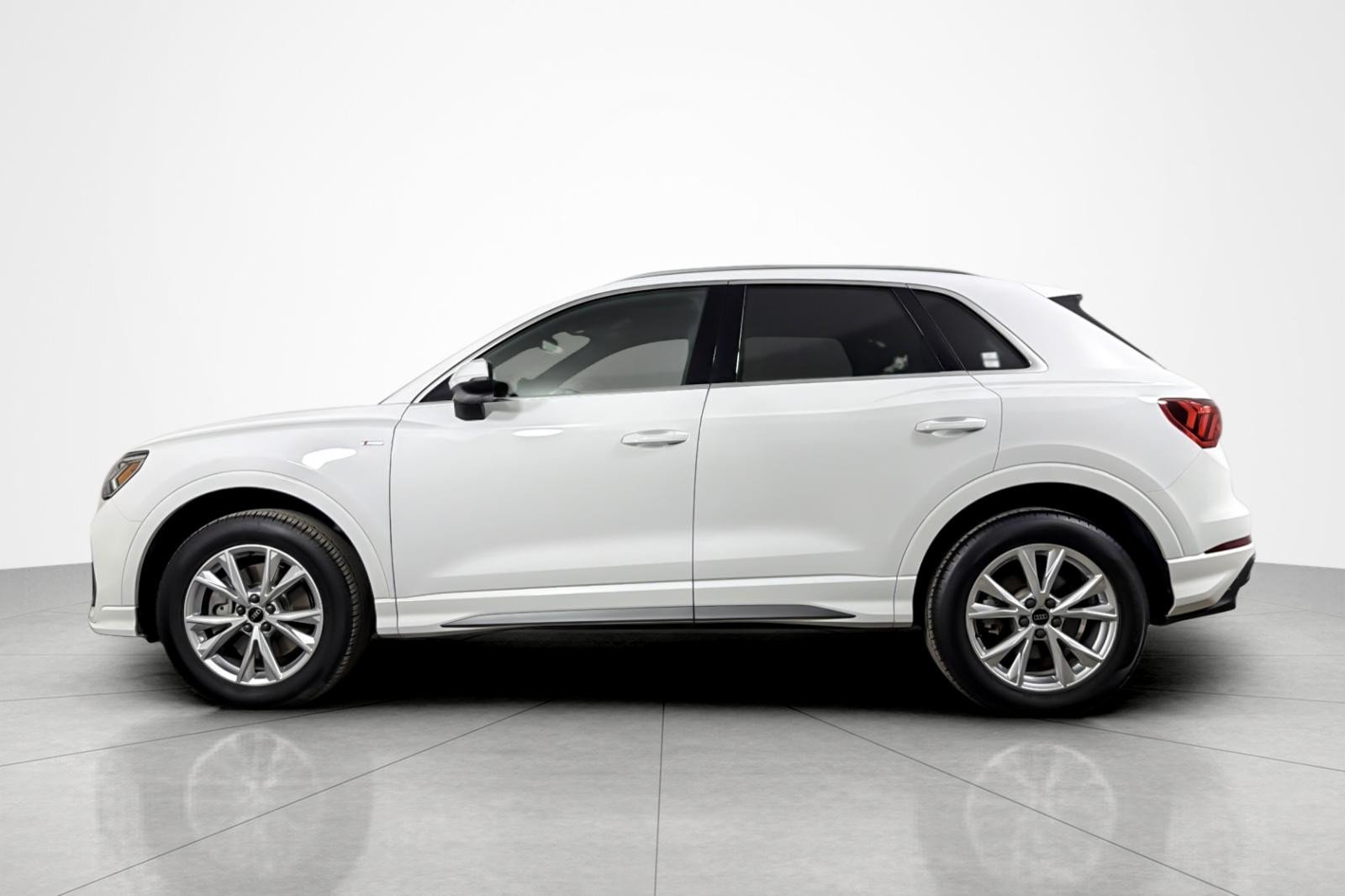 Used 2023 Ibis White Audi S line Premium 45 TFSI quattro image 2