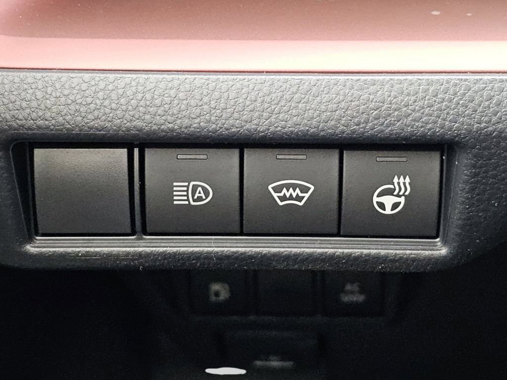 2026 Toyota Prius Plug-in Hybrid SE - Photo 13