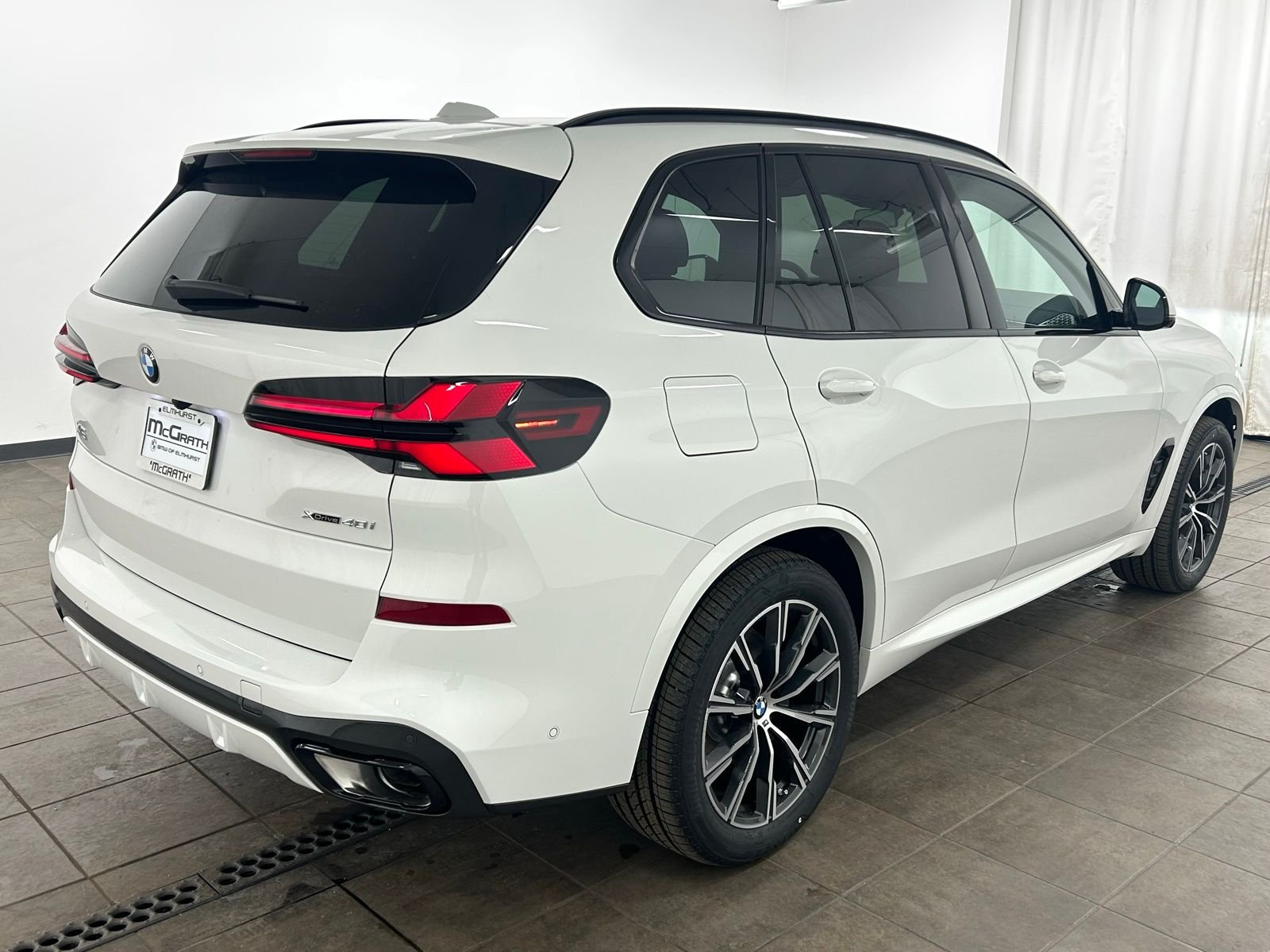 New 2026 Alpine White BMW xDrive40i image 7