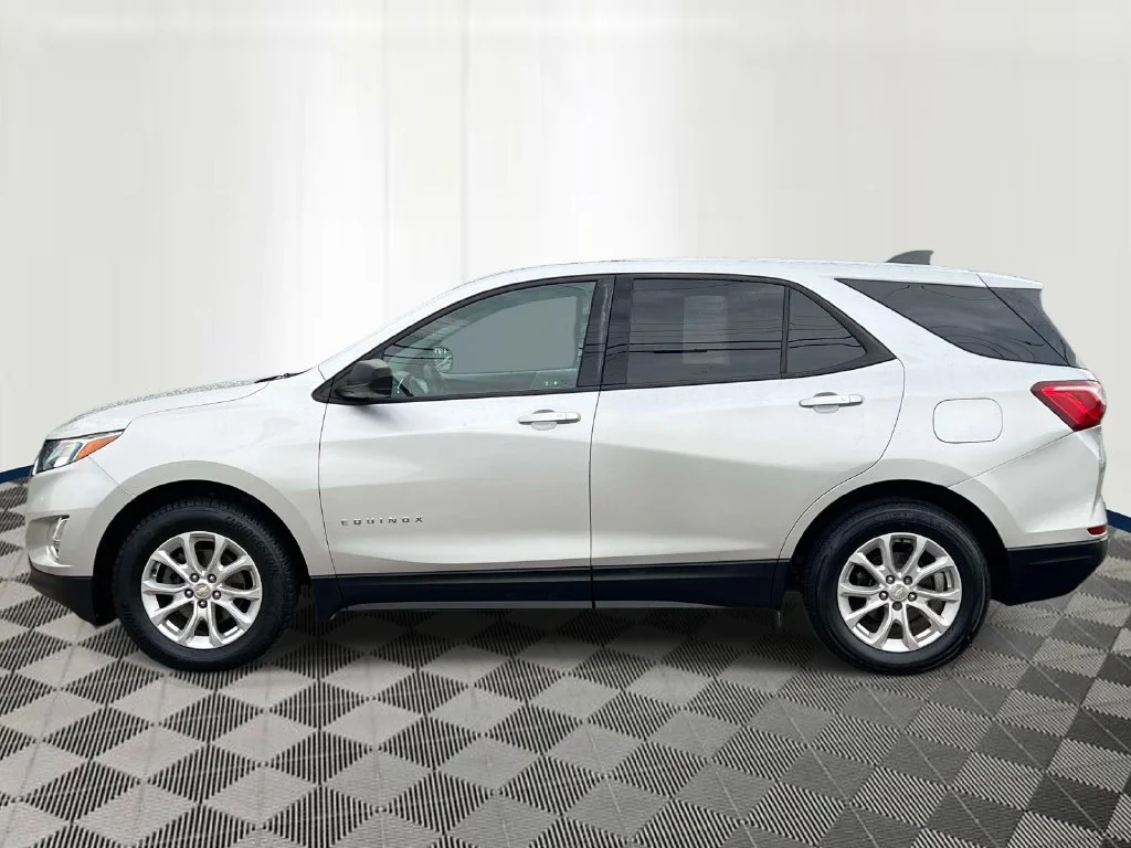 Used 2019 Chevrolet Equinox LS with VIN 3GNAXHEV8KS638843 for sale in Eastpointe, MI