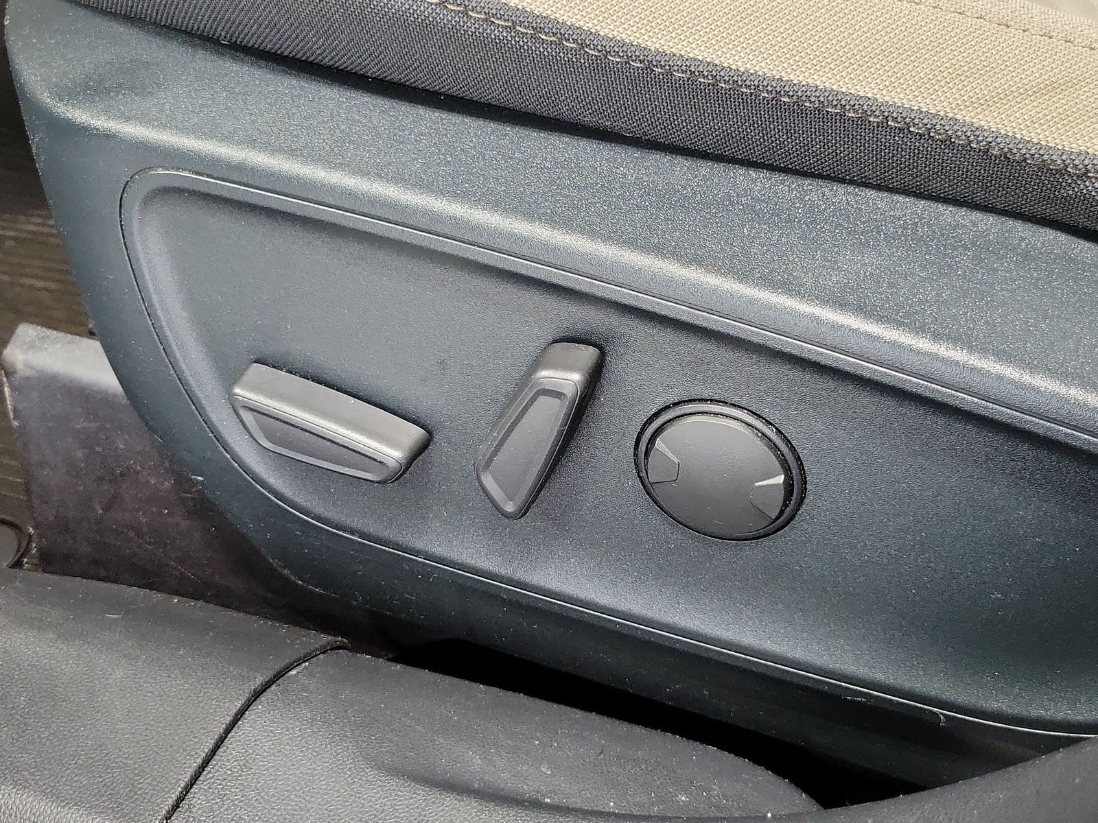 Used 2020  Ford SE image 9