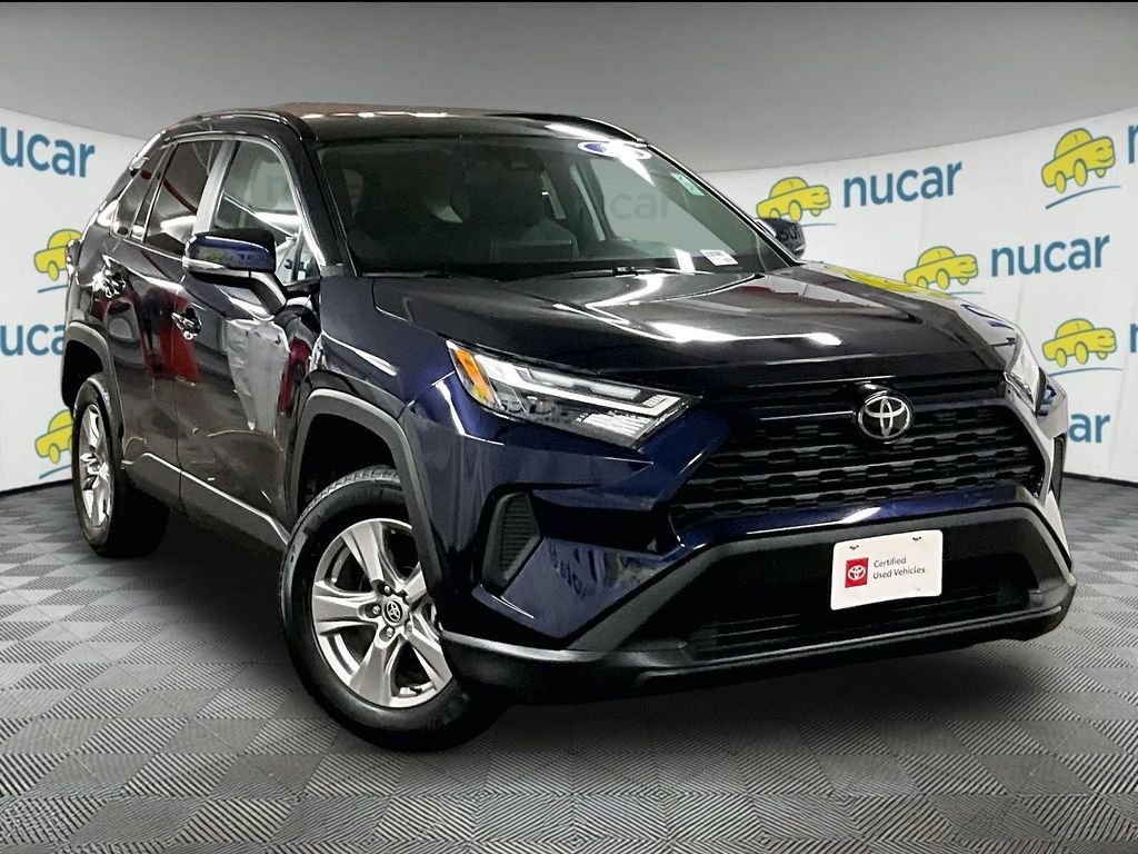 Used 2025  Toyota XLE image 1