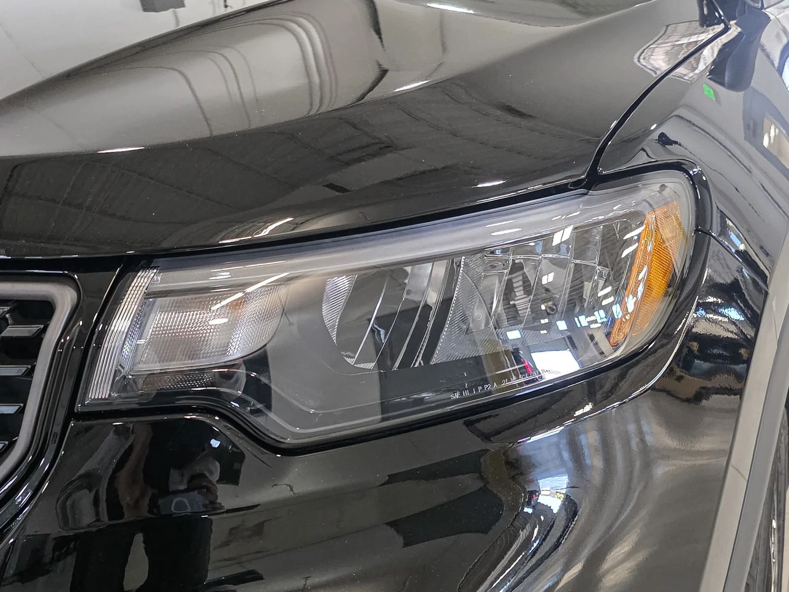 New 2026 Diamond Black Crystal Pearl-Coat Exterior Paint Jeep Latitude image 14