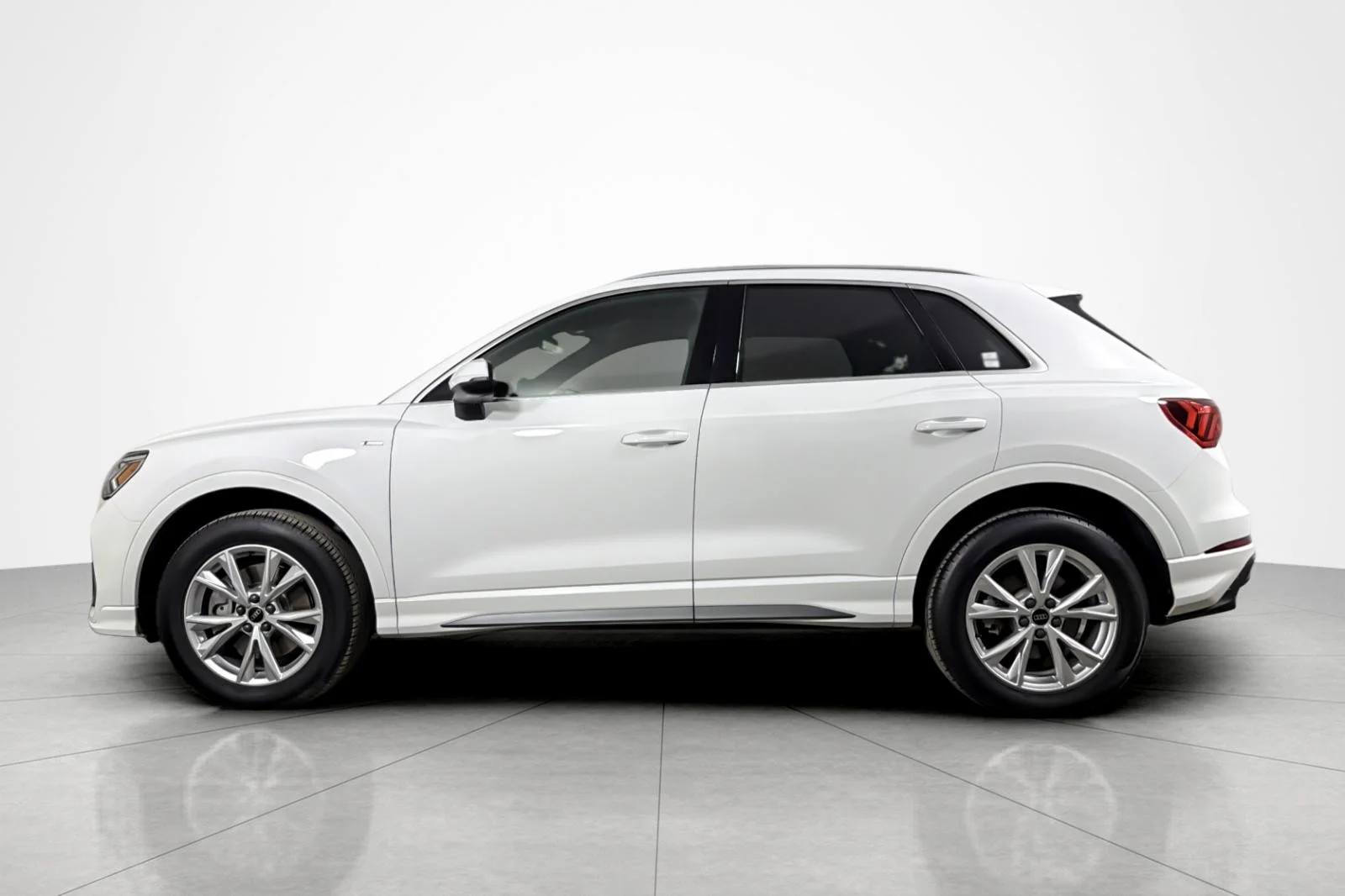 Used 2023 Ibis White Audi S line Premium 45 TFSI quattro image 2