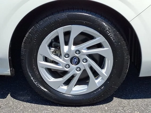 Used 2024 White Subaru  image 9