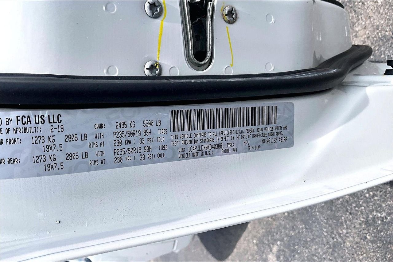 Used 2019 Pearl White Pearlcoat Jeep High Altitude FWD image 3