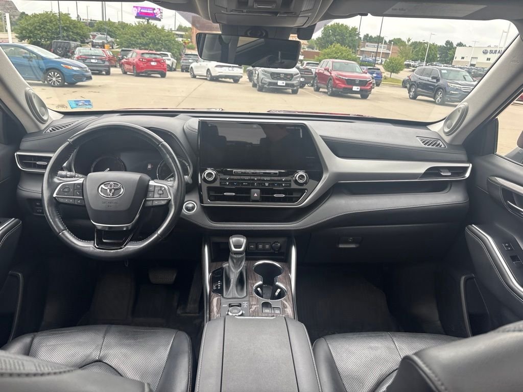 Used 2020 Pearl Toyota Platinum image 36