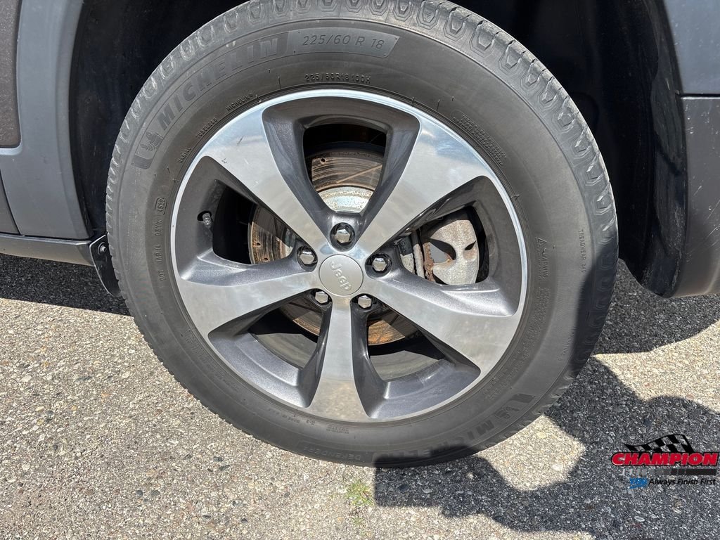 Used 2019 Gray Jeep Limited image 12