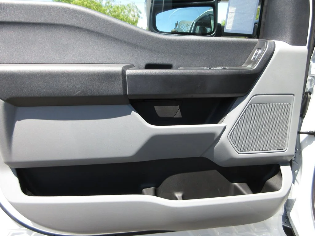 New 2026 Oxford White Ford XL image 7