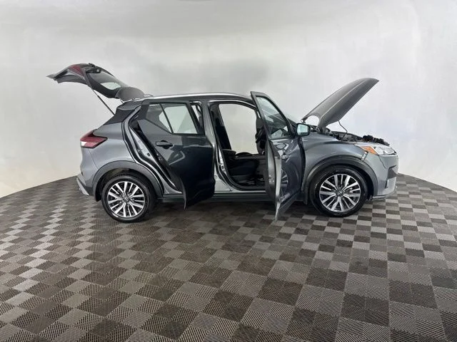 Used 2023 Gray Nissan SV image 13