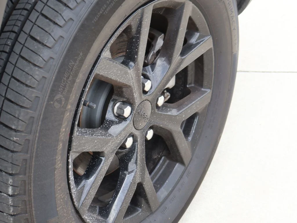 Used 2025 Black Jeep Altitude image 39
