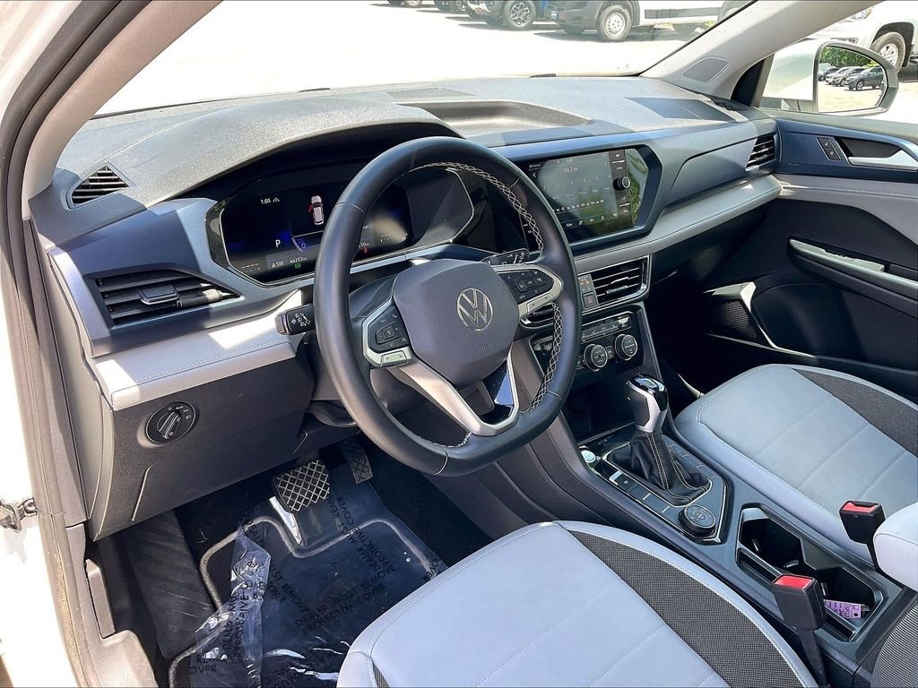 Used 2024 Pure White Volkswagen 1.5T SE image 8