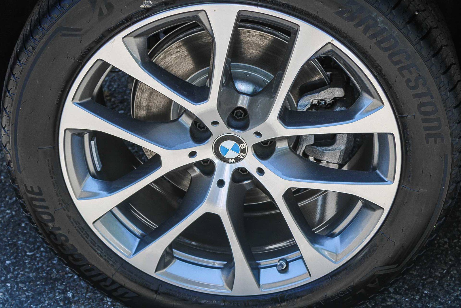 New 2026 Alpine White BMW sDrive40i image 11