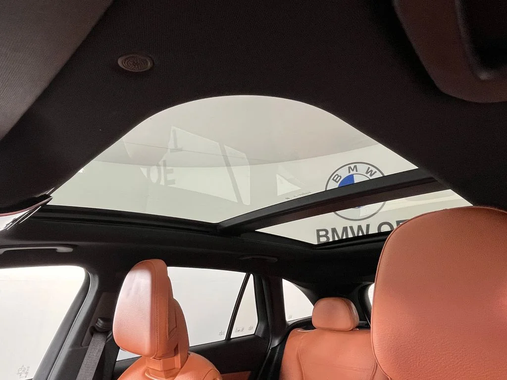 Used 2025  Mercedes-Benz GLC 300 image 30