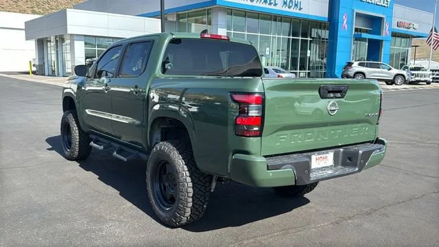 Used 2022 Green Nissan Crew Cab SV 4x4 image 5