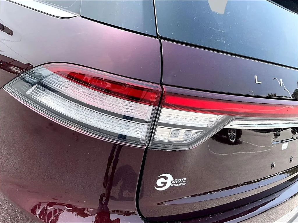 Used 2022 Red Lincoln Standard image 32