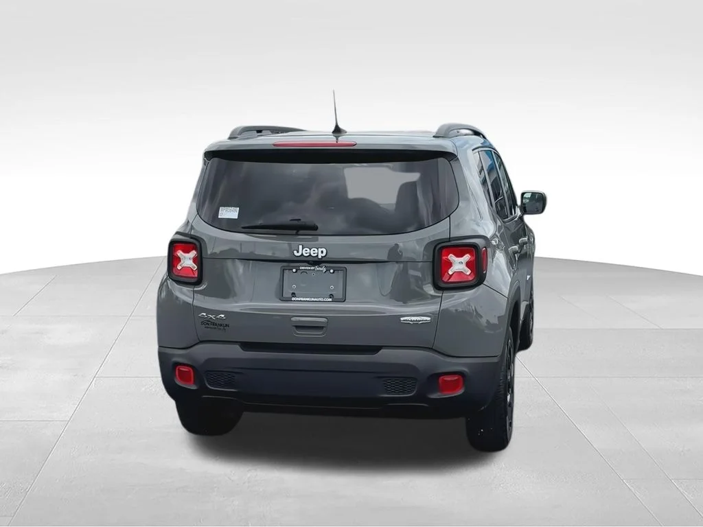 Used 2021 Gray Jeep Latitude image 7
