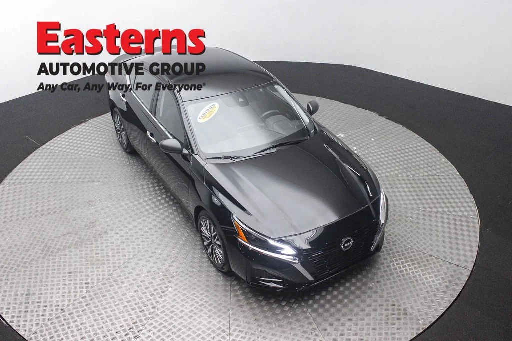 Used 2024 Black Nissan 2.5 SV image 3
