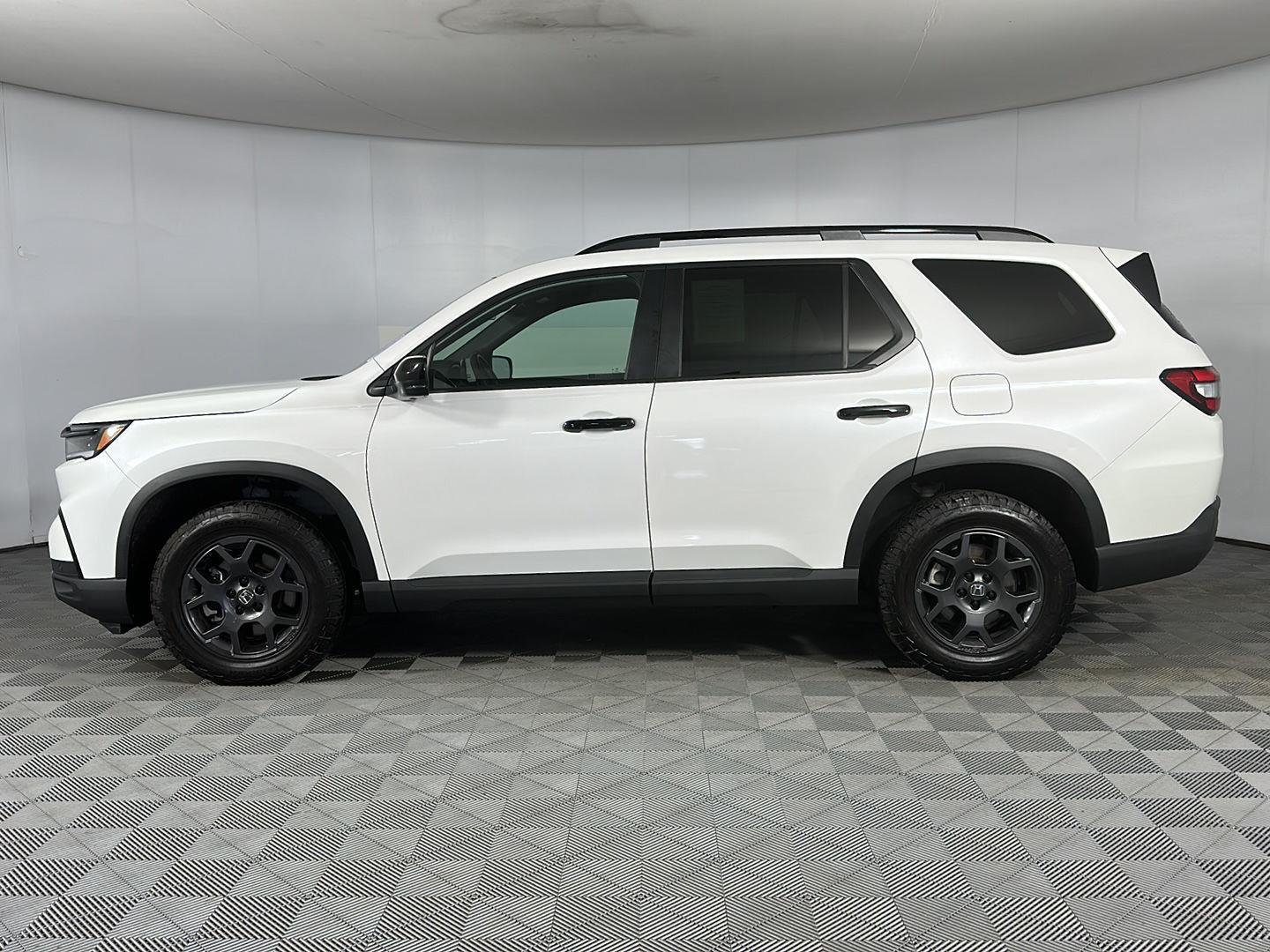 Used 2025 Platinum White Pearl Honda TrailSport image 6