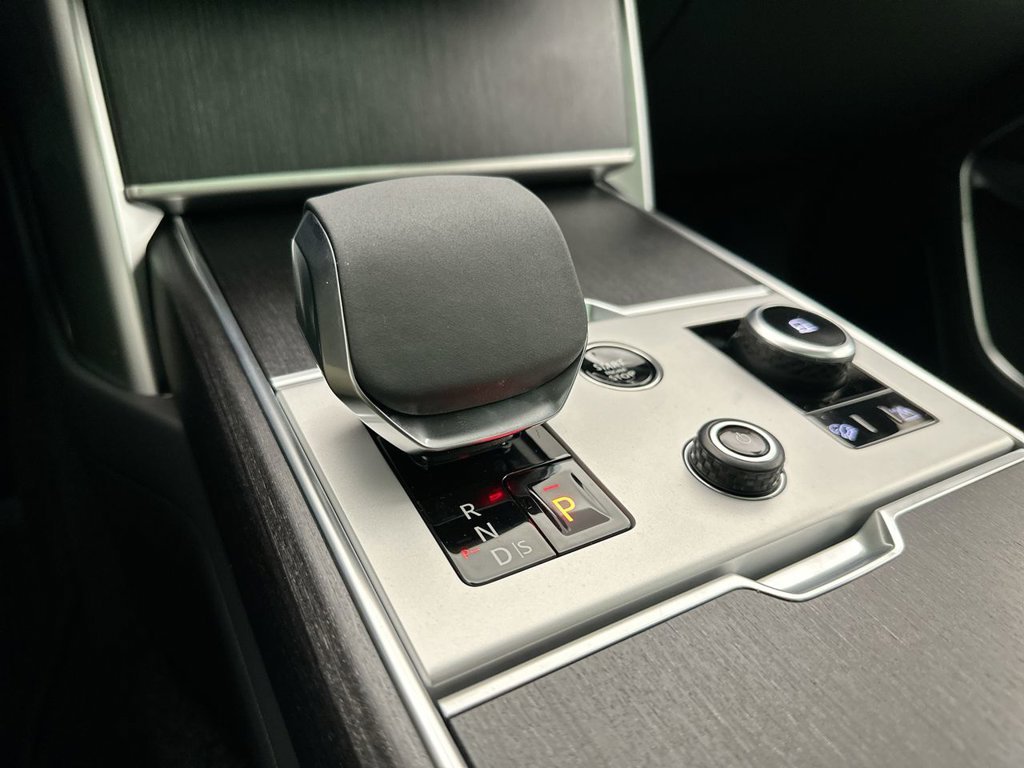 New 2027 Carpathian Grey Land Rover SE image 12