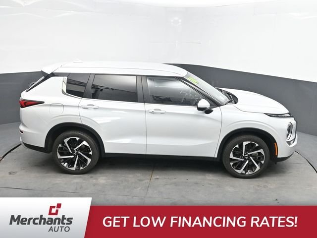 Used 2024 White Mitsubishi SE image 31