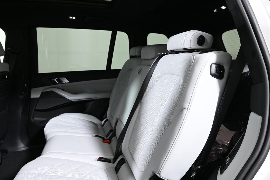 New 2027 White Metallic BMW xDrive40i image 4